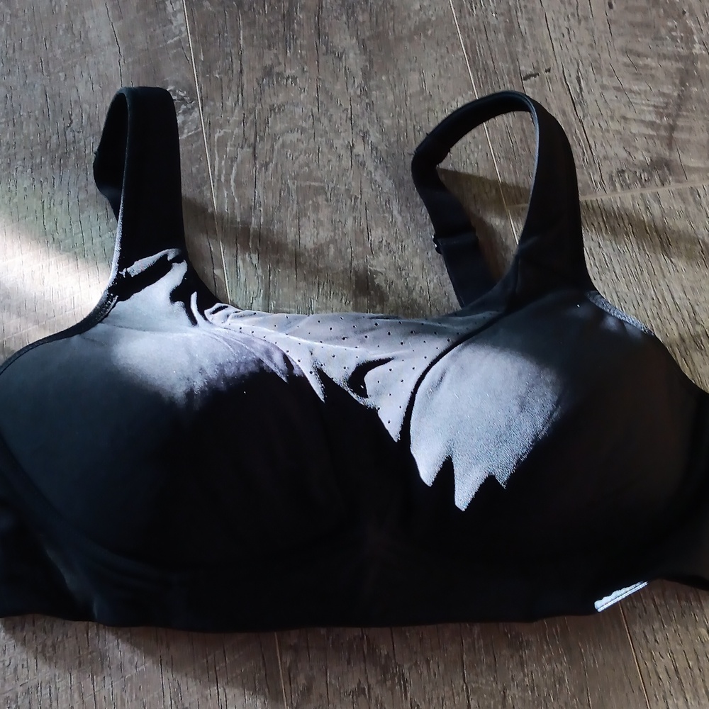 Lululemon Black sports bra 36C